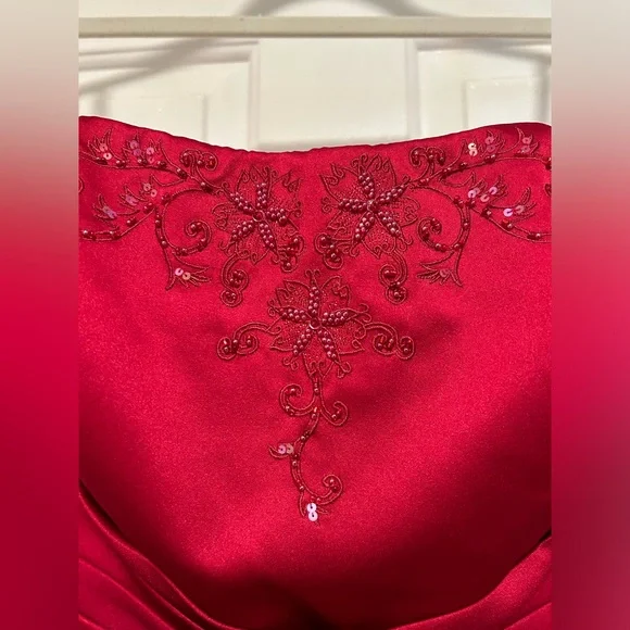 NWT- David's Bridal Red, strapless bridesmaid, prom gown size 6 - Picture 2 of 7